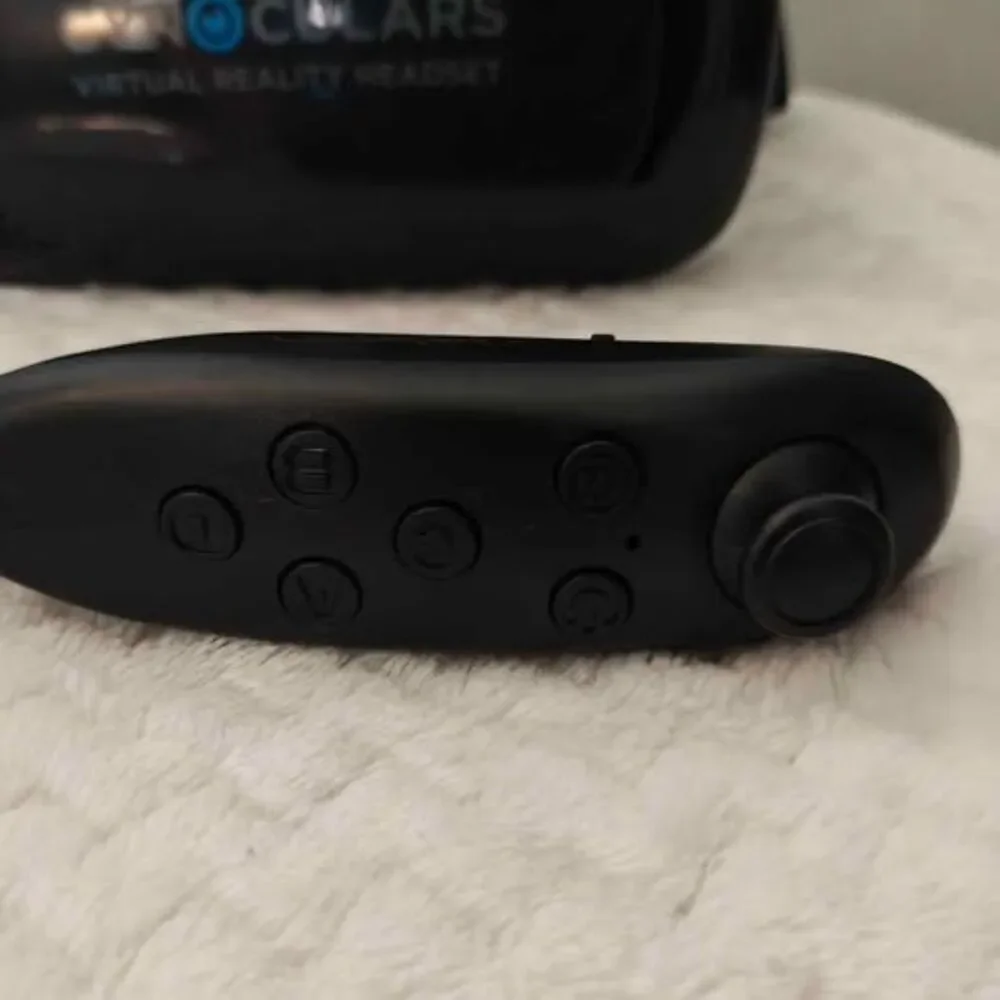 Cynoculars Virtual Reality Headset + Remote
